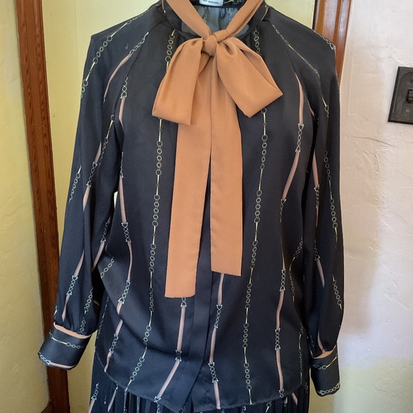 Blouse tops - Picture 1 of 11